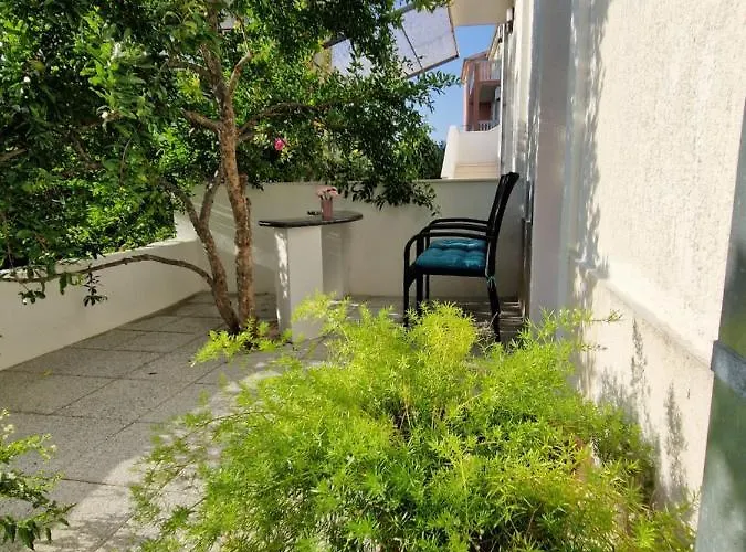 Leana Apartman *
